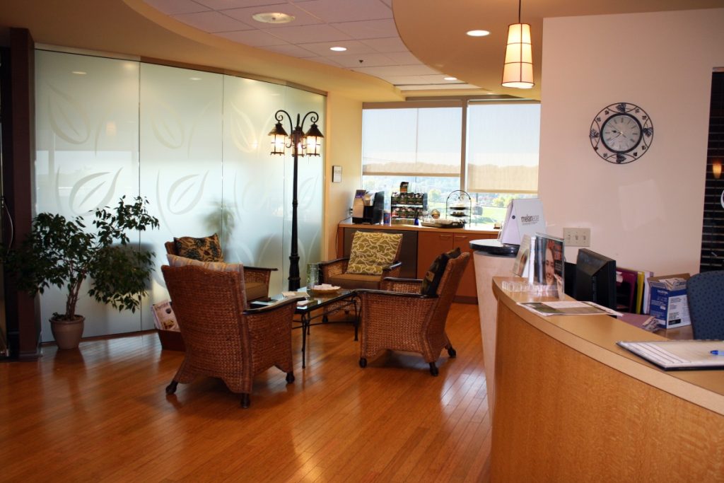 St. Louis Cosmetic Surgery's lobby filled with sunlight and amenities